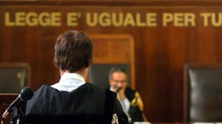 “Patrocinio gratuito”: è protesta