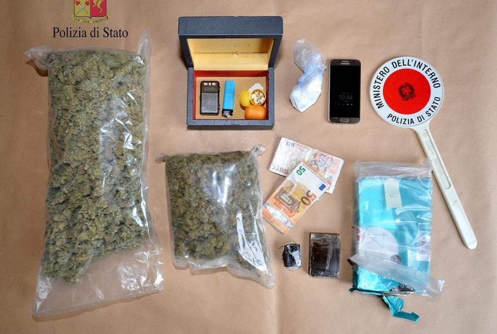 Insospettabile con 2 chili di droga in casa