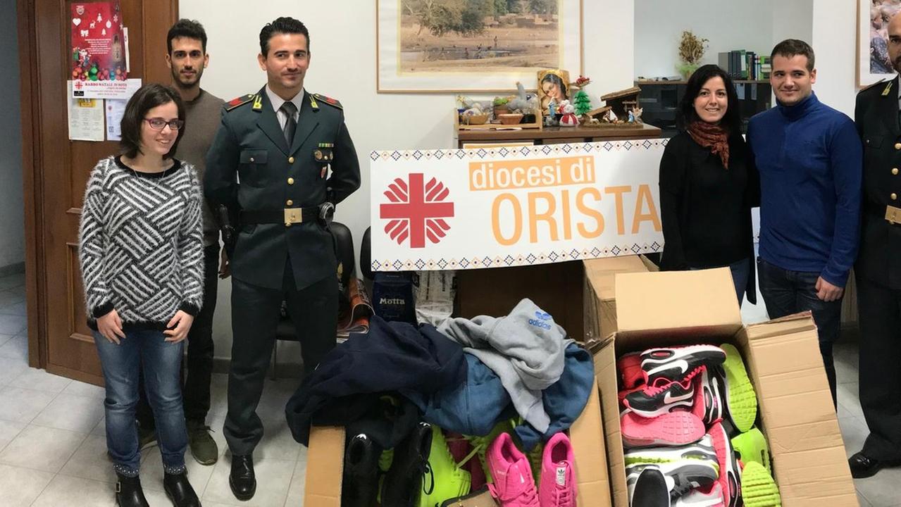 Abbigliamento sequestrato in dono alla Caritas diocesana