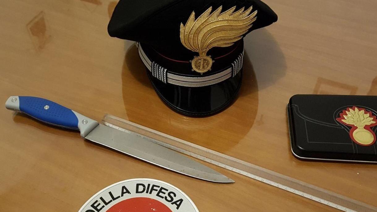 Minaccia di morte i vicini arrestato 50enne di Orosei