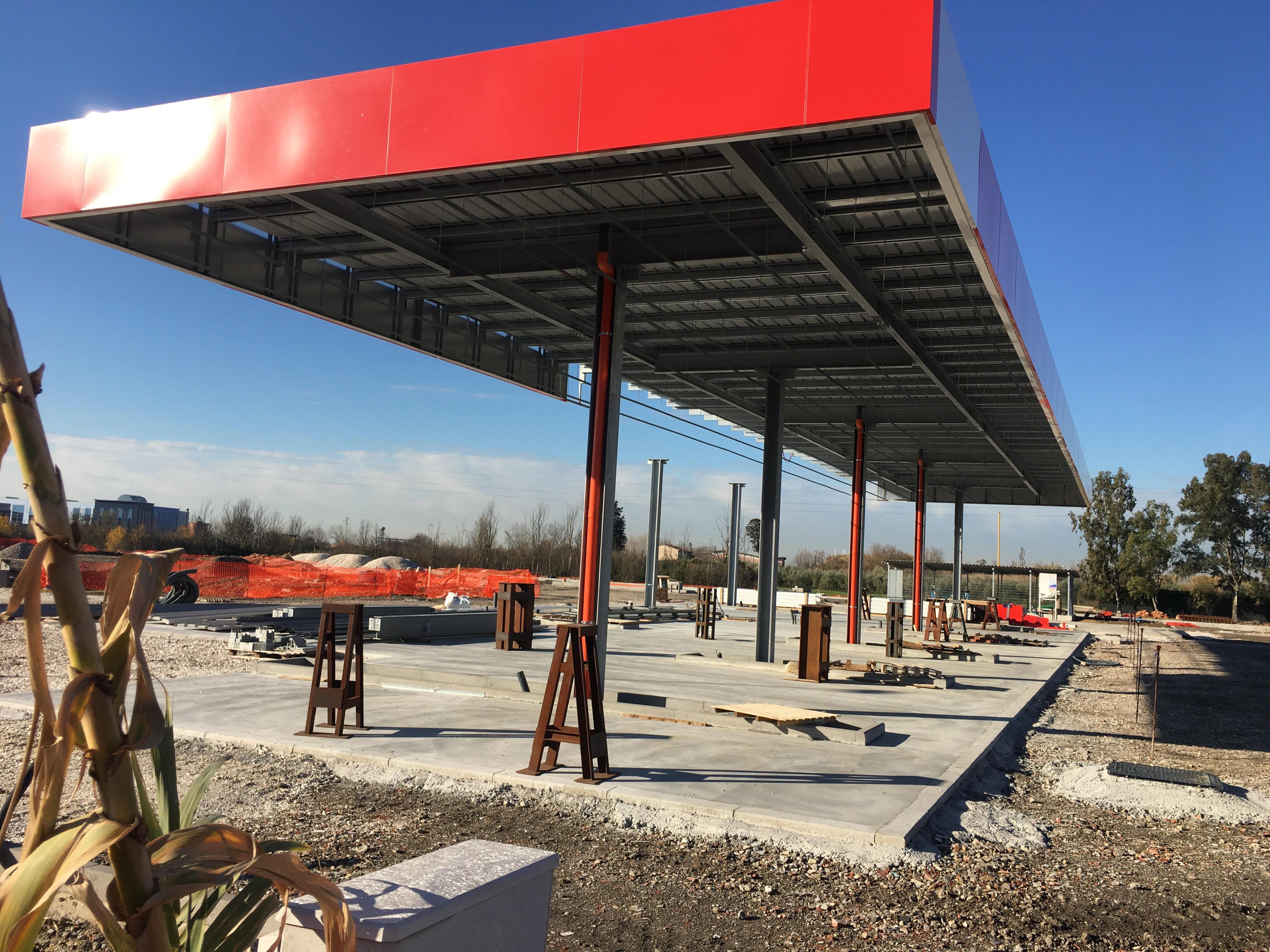 Sequestrato il cantiere del nuovo distributore 