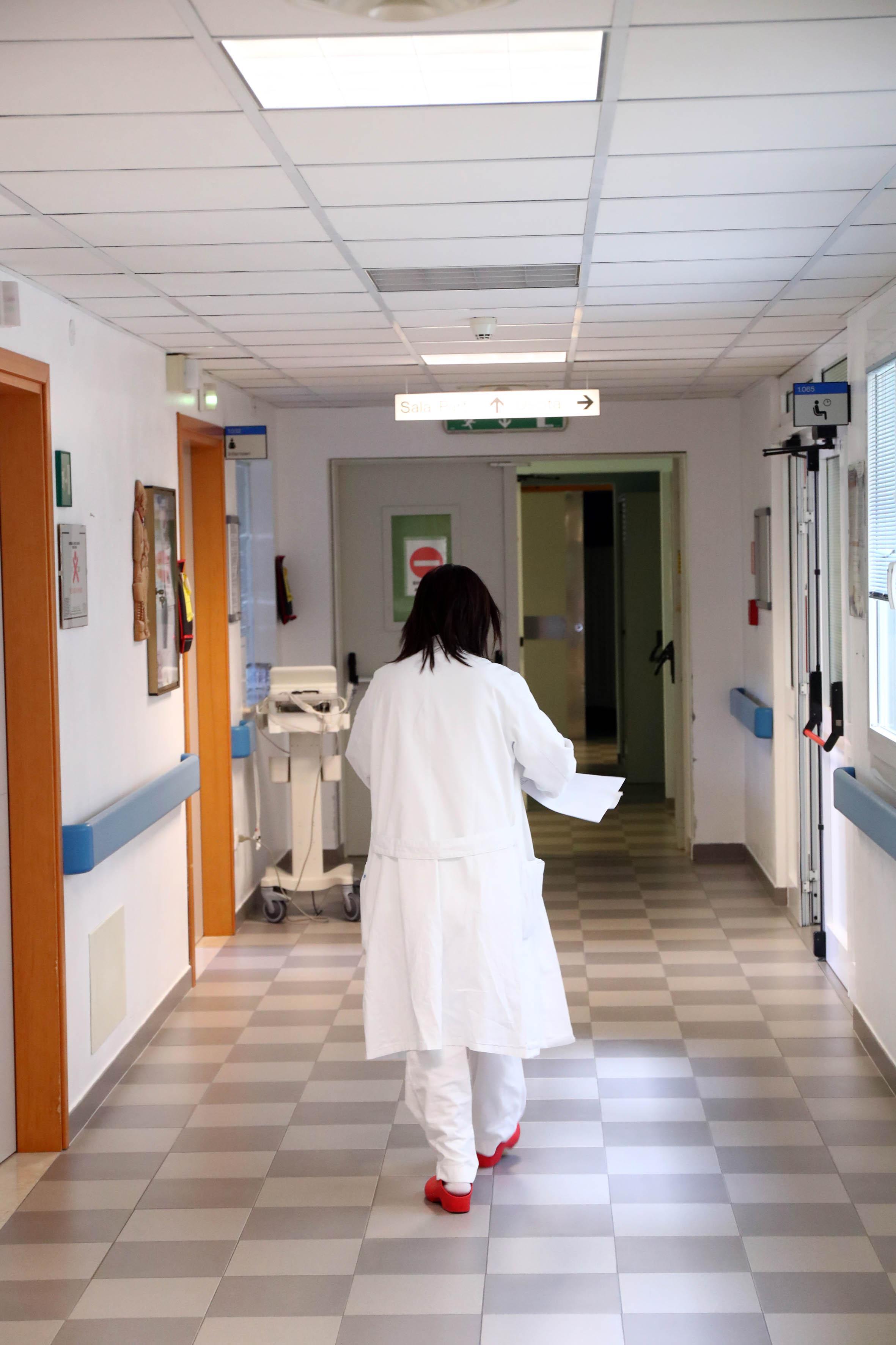 Un medico all'ospedale del Delta
