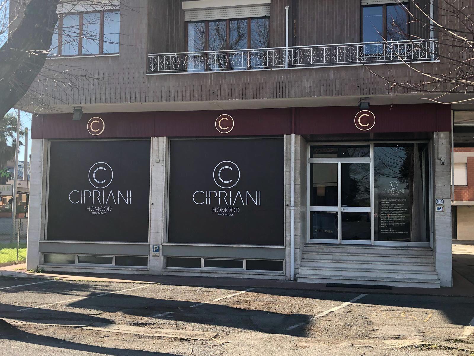 L’ingresso dello show room Cipriani Homood a Ponsacco