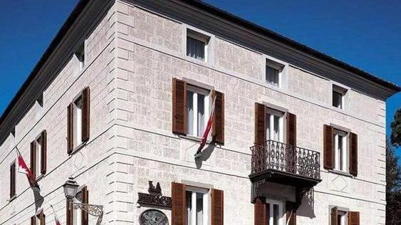 Infissi illeciti in alluminio: due condanne