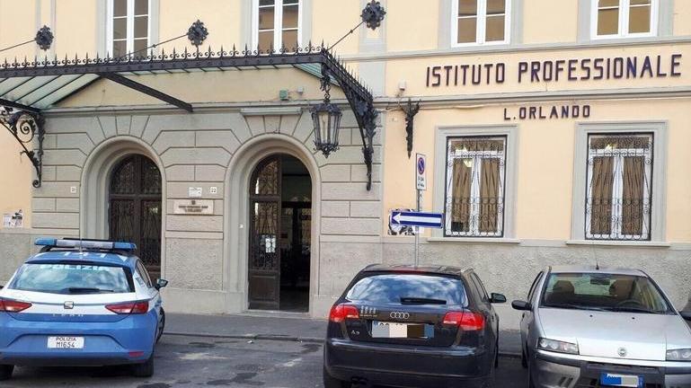 Minaccia bidella col coltello denunciato uno studente