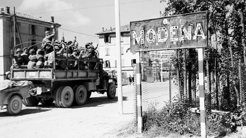 Suona a festa la Ghirlandina E Modena si sveglia libera
