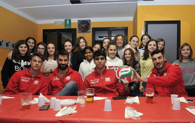 Anche la Conad Volley porta i doni ai bimbi in pediatria