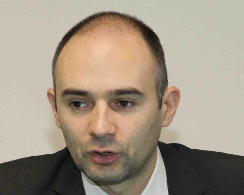 Il segretario Vinci: «Chi ci attacca è antidemocratico». Melato: «Il Pd condanni l’atto»
