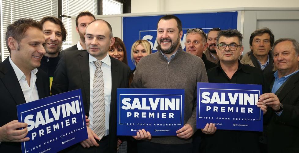 Salvini a Reggio accolto da un blitz 