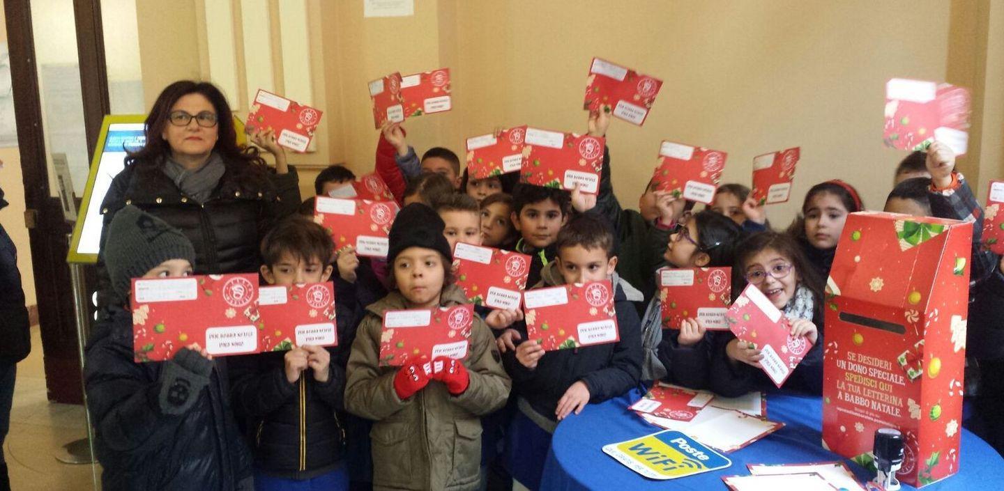Lettere e Babbo Natale: in viaggio 130mila risposte 