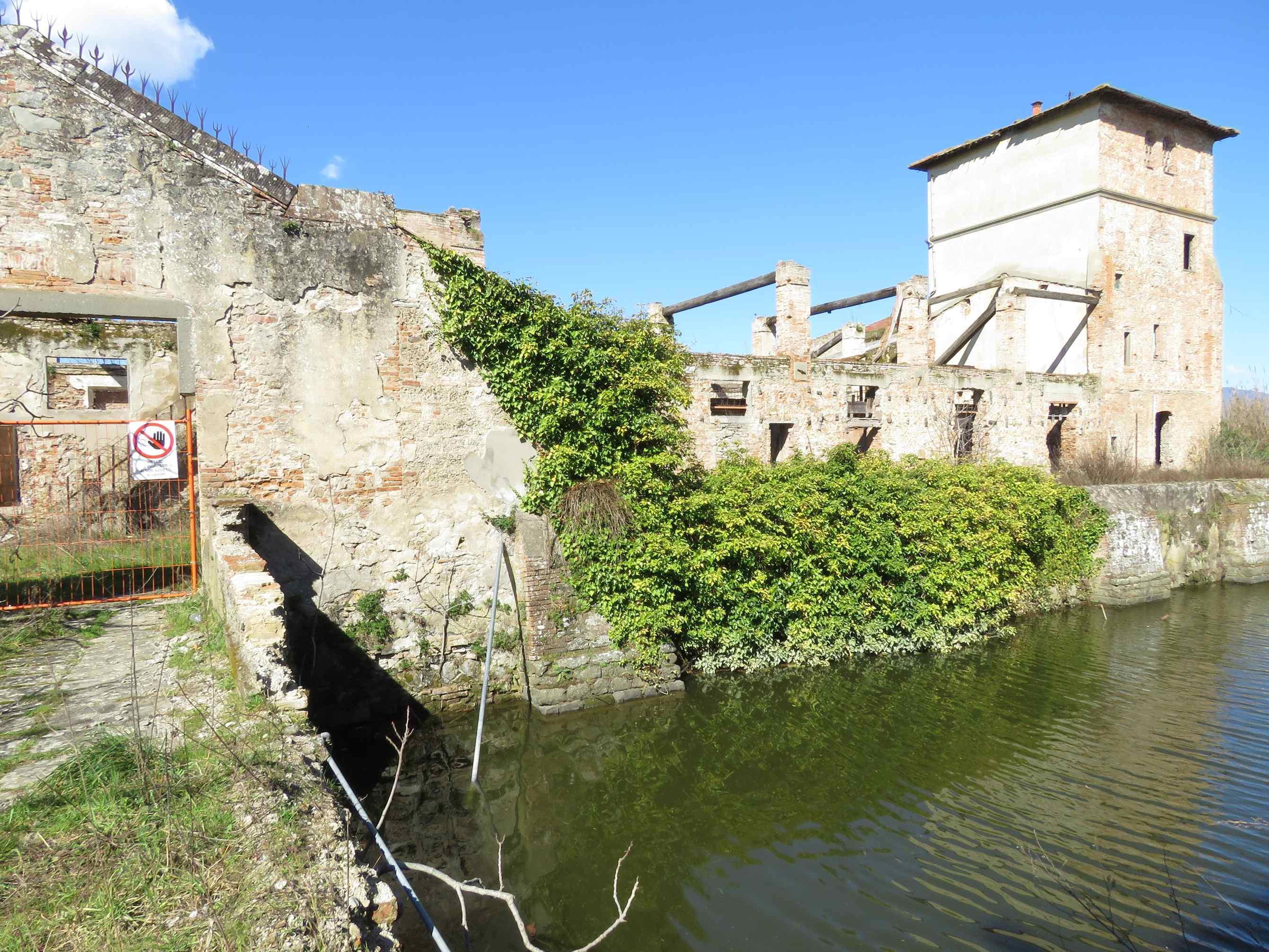 La Fattoria medicea all'interno delle Cascine di Tavola
