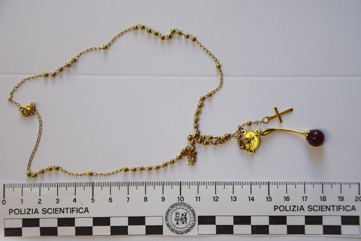 Uno degli oggetti recuperati