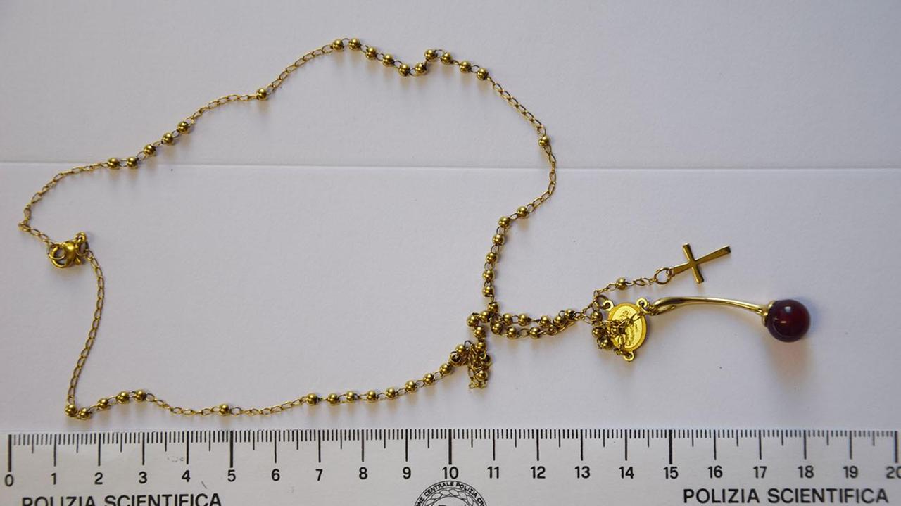 Uno degli oggetti recuperati