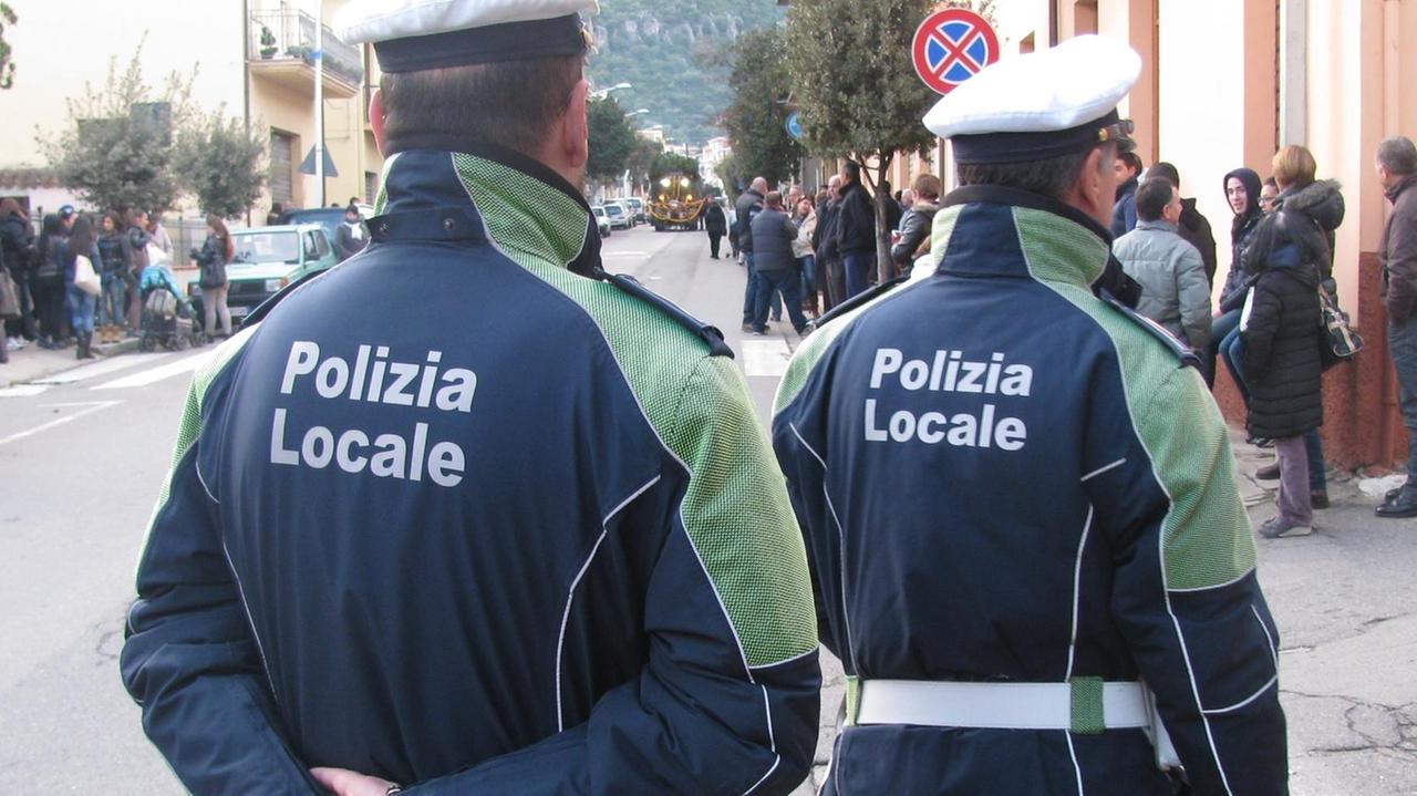 Due cartucce in un guanto: intimidazione a un vigile urbano