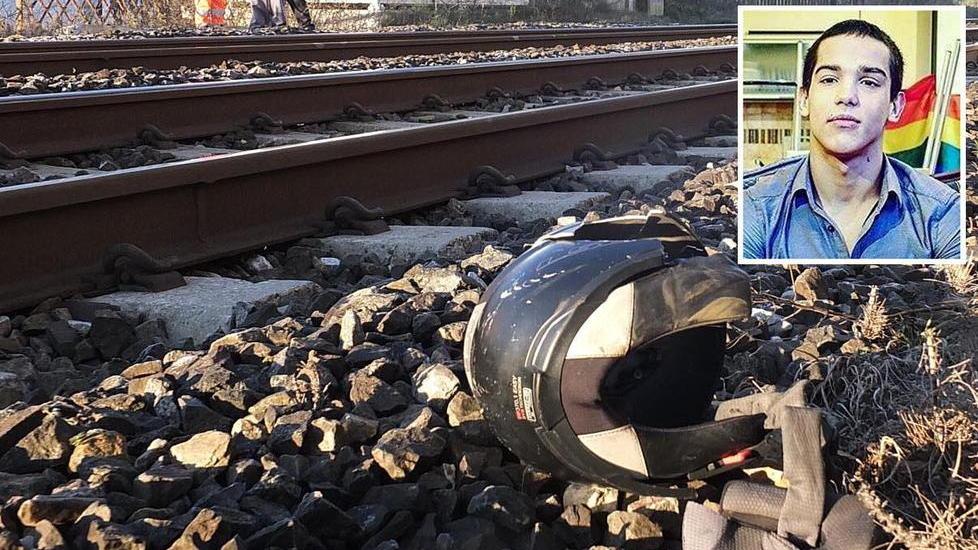 Muore a diciannove anni nell’impatto con il treno