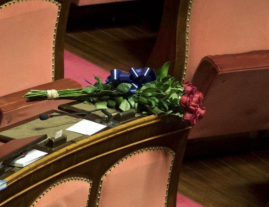 Gli amici stretti ad accogliere l’ex ministro 