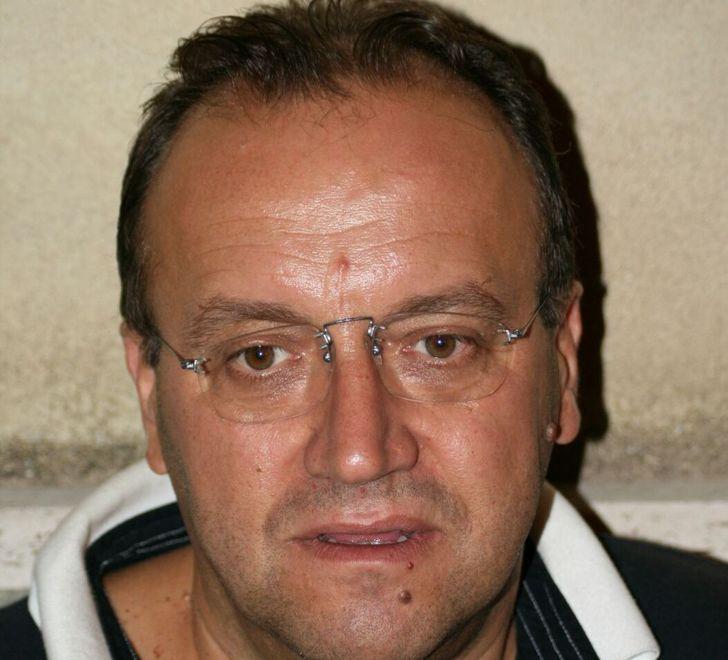 Trovato morto a 57 anni nel retro della sua farmacia 