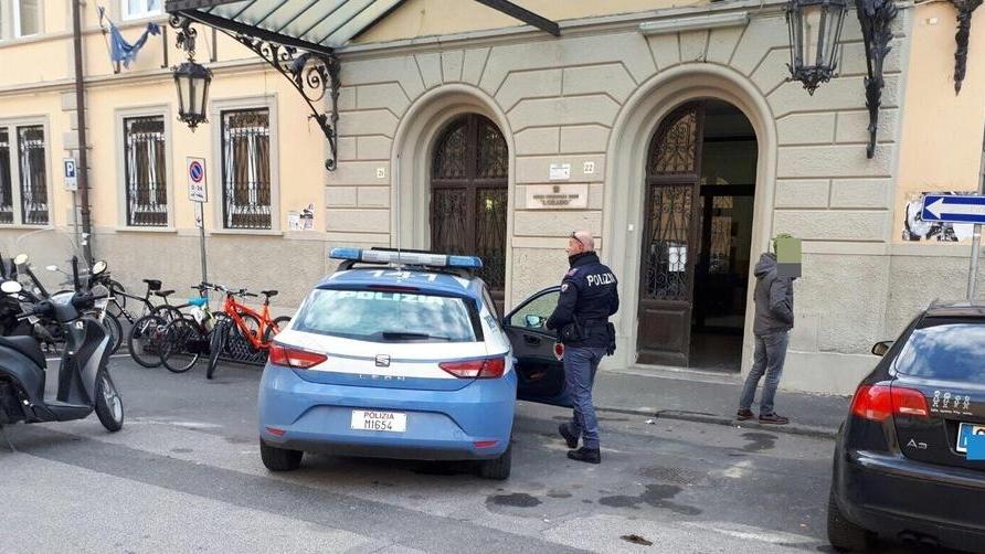 Minaccia la bidella sospeso 2 settimane «Gesto gravissimo»
