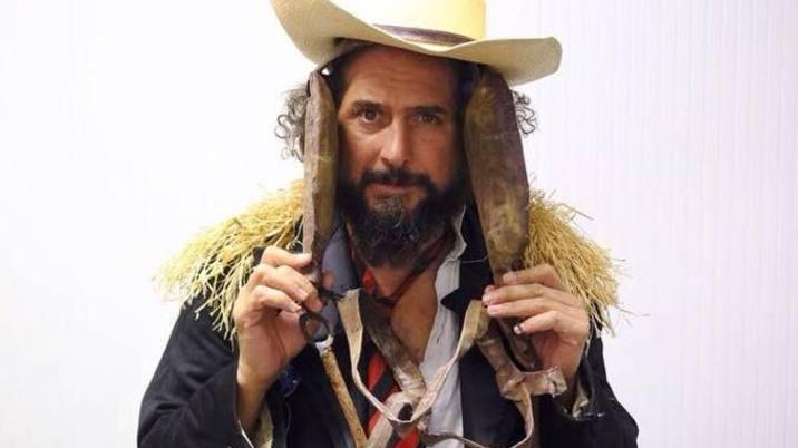 Capossela al Fuori Orario «tra abbracci e incantesimi»