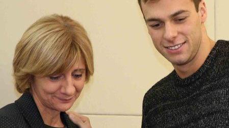 Lacrime di gioia per la laurea di Mattia