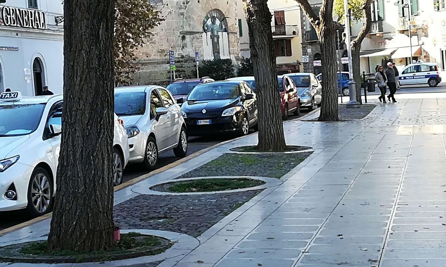 Parcheggio dei taxi sempre occupato