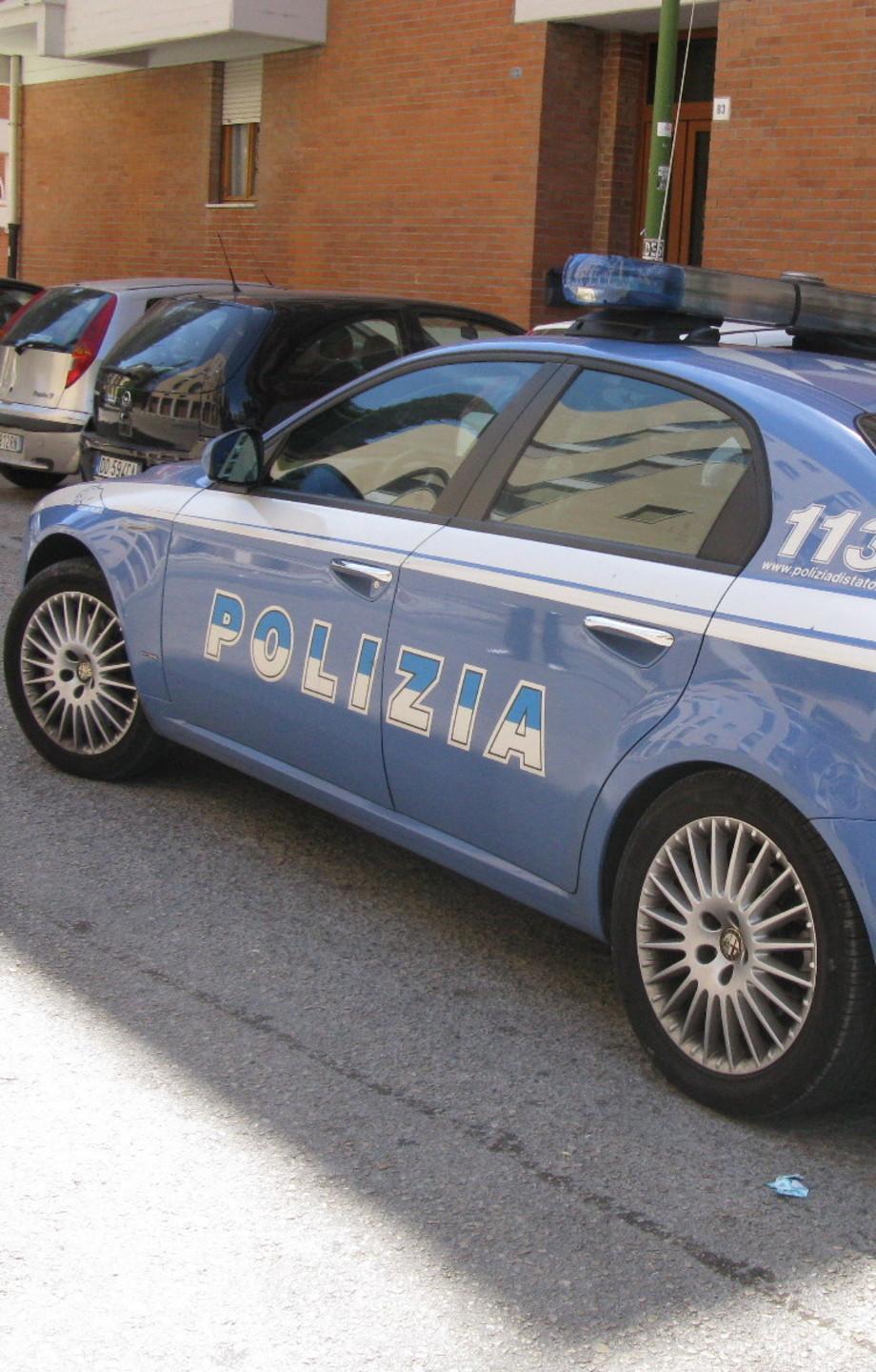 Perde al gioco e simula una rapina 