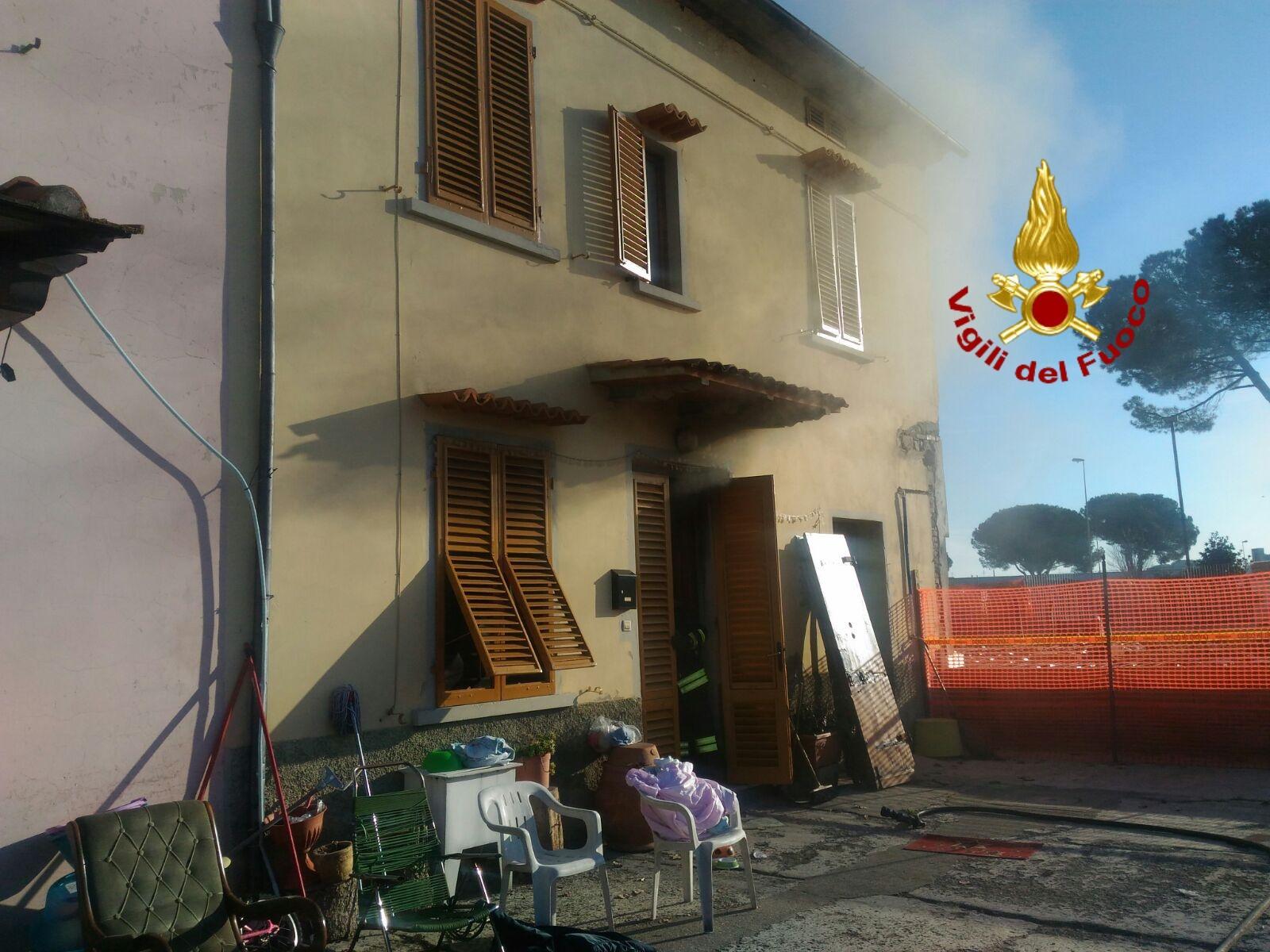 L'incendio nell'abitazione di via del Lazzeretto