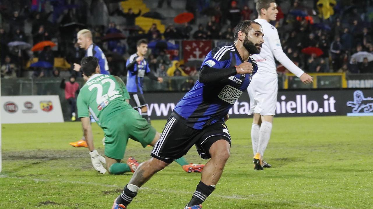 Negro esulta dopo il suo gol all'Arezzo (Muzzi)