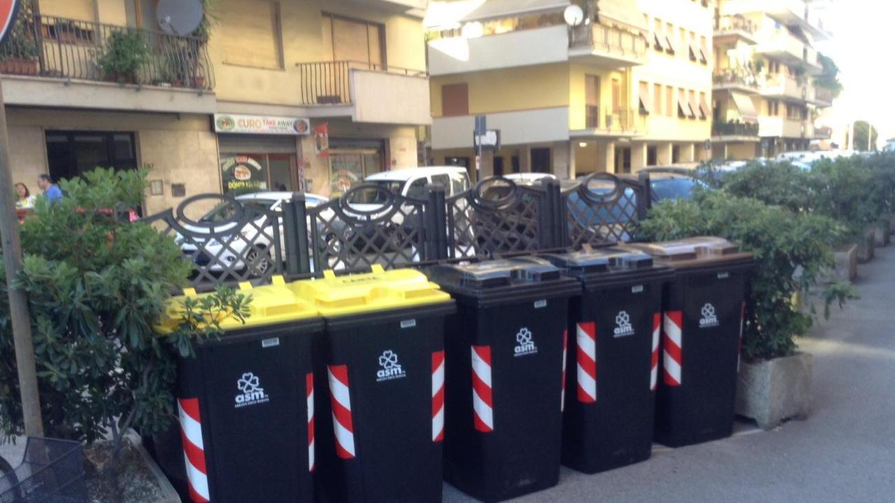 Bidoni per la raccolta differenziata dei rifiuti