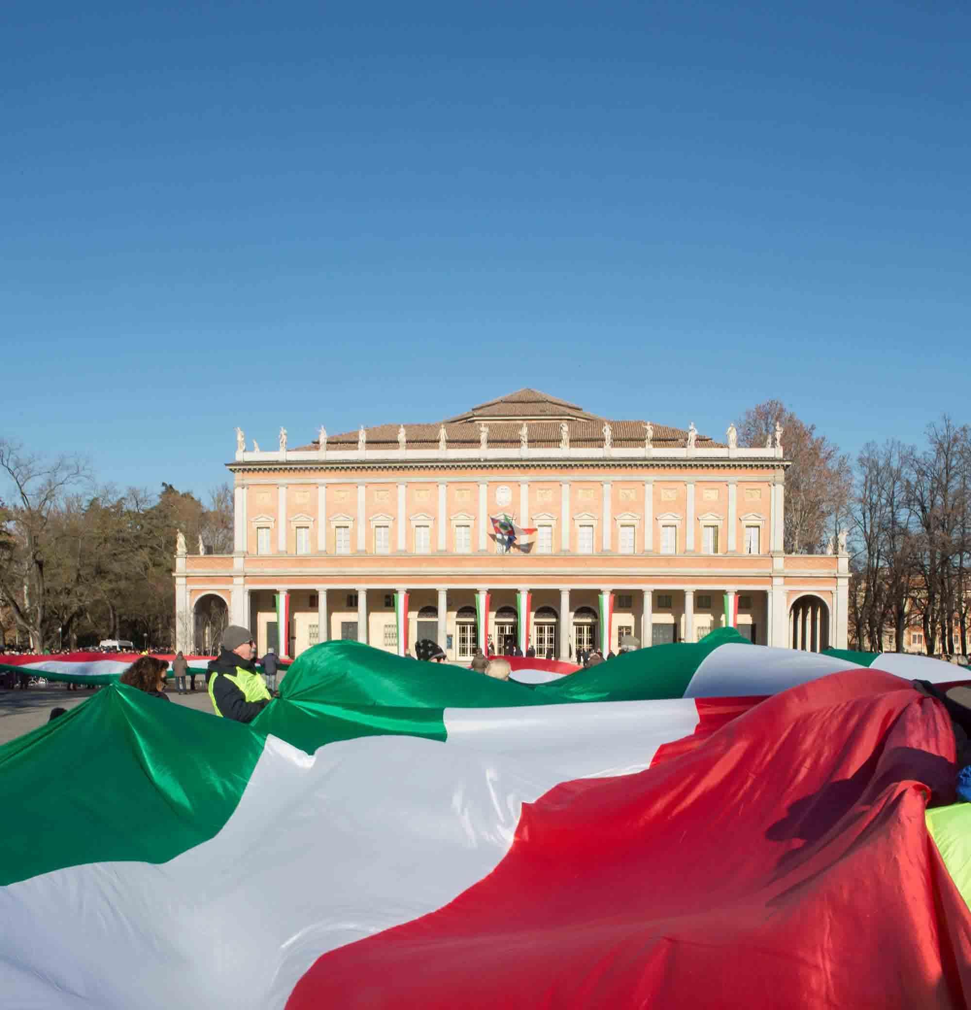 Reggio Emilia fra Tricolore e bandiera bianca