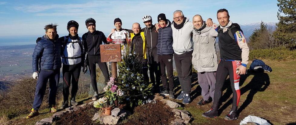 Sulla vetta del Faeta brilla l’albero di Simone 