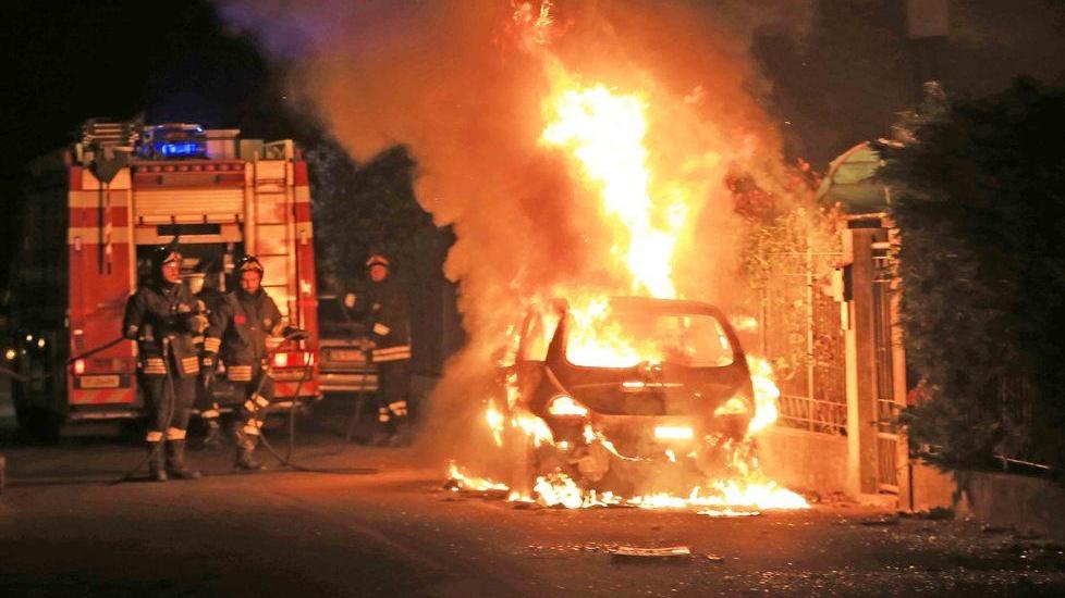 «Dopo l’auto bruciata siamo terrorizzati»