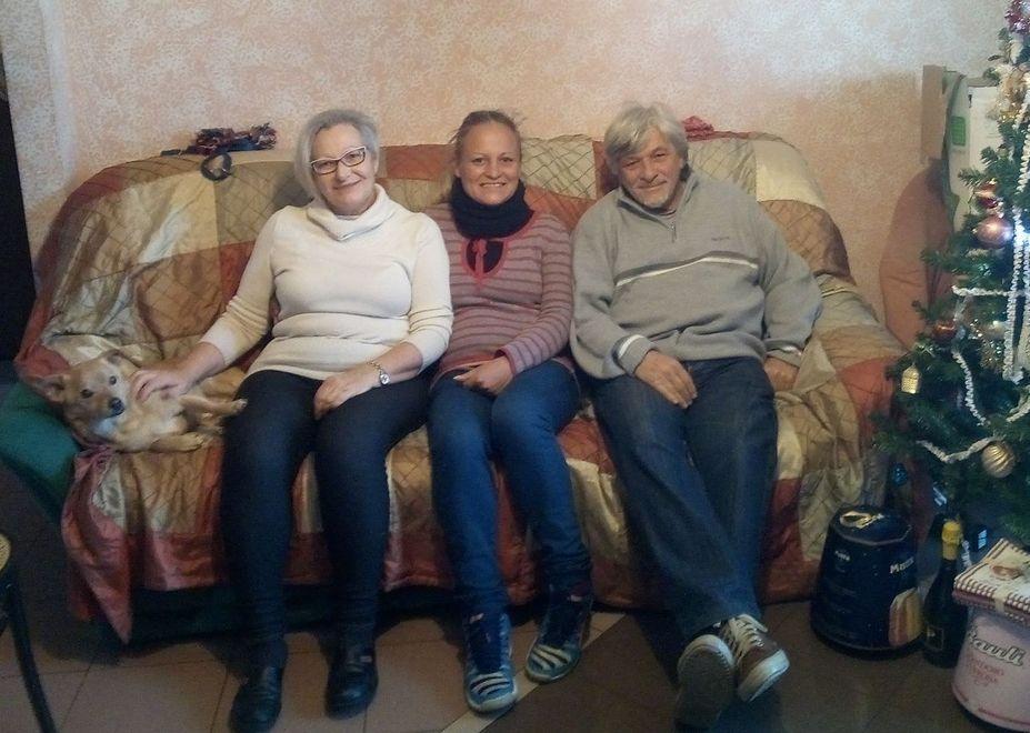 Carpi, famiglia vive per strada, lei li accoglie a casa sua 