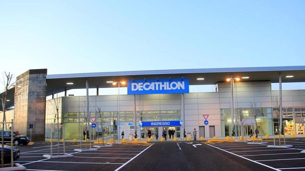 Ruba da Decathlon e tenta la fuga ma finisce in carcere