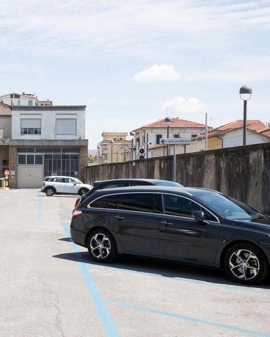 Parcheggio con la guardia giurata 