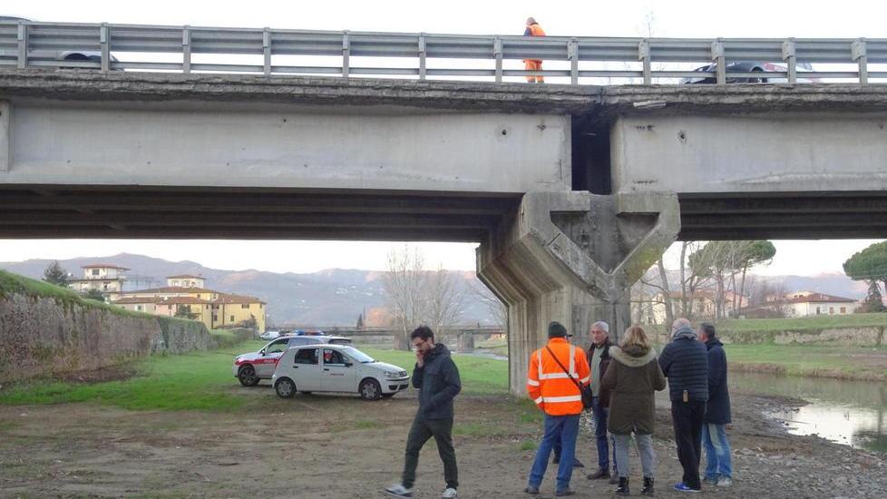 Salta un giunto, chiusa la Variante Lucchese
