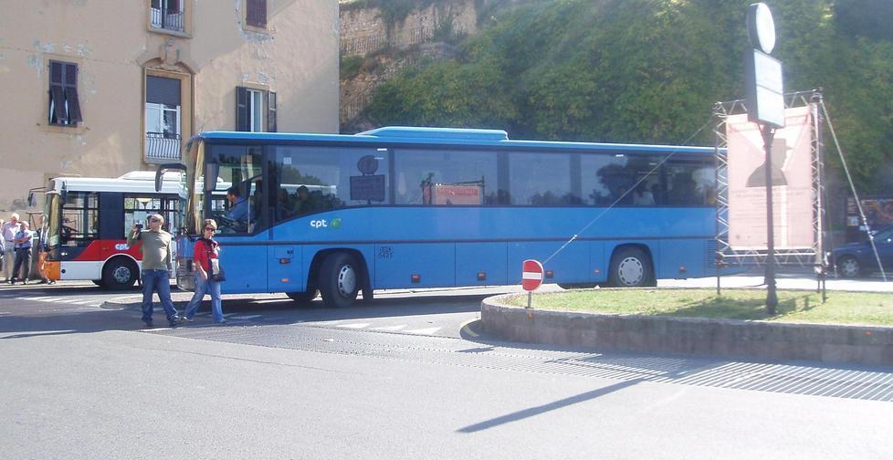 Solo due bus di linea per andare sul Colle 