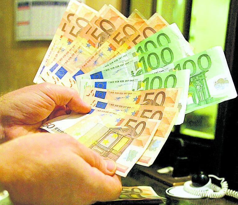 Spariti i risparmi di una vita badante a processo per truffa 