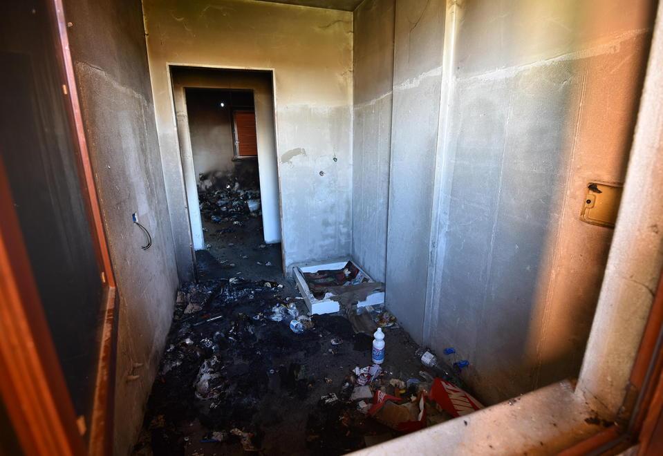 Ancora fiamme nel palazzo fantasma 