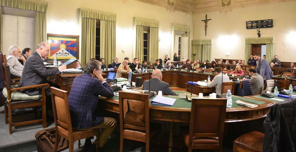 Passa la mozione sui valori antifascisti 