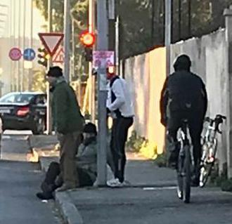 Nonno investito davanti all’asilo «Serve un cartello»