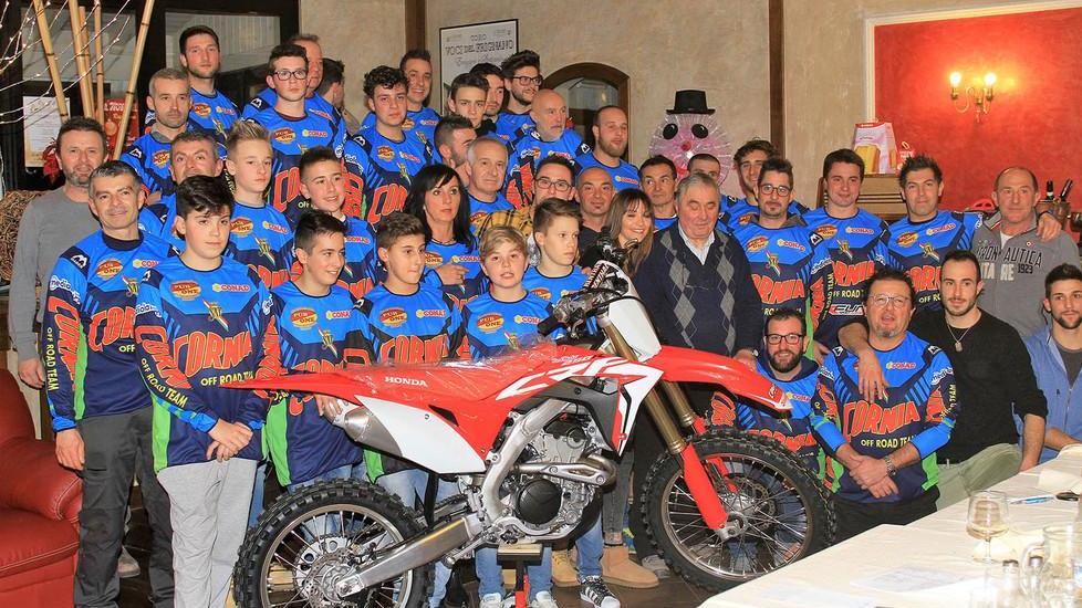 Cornia Off Road Team a tavola per presentare moto e squadra