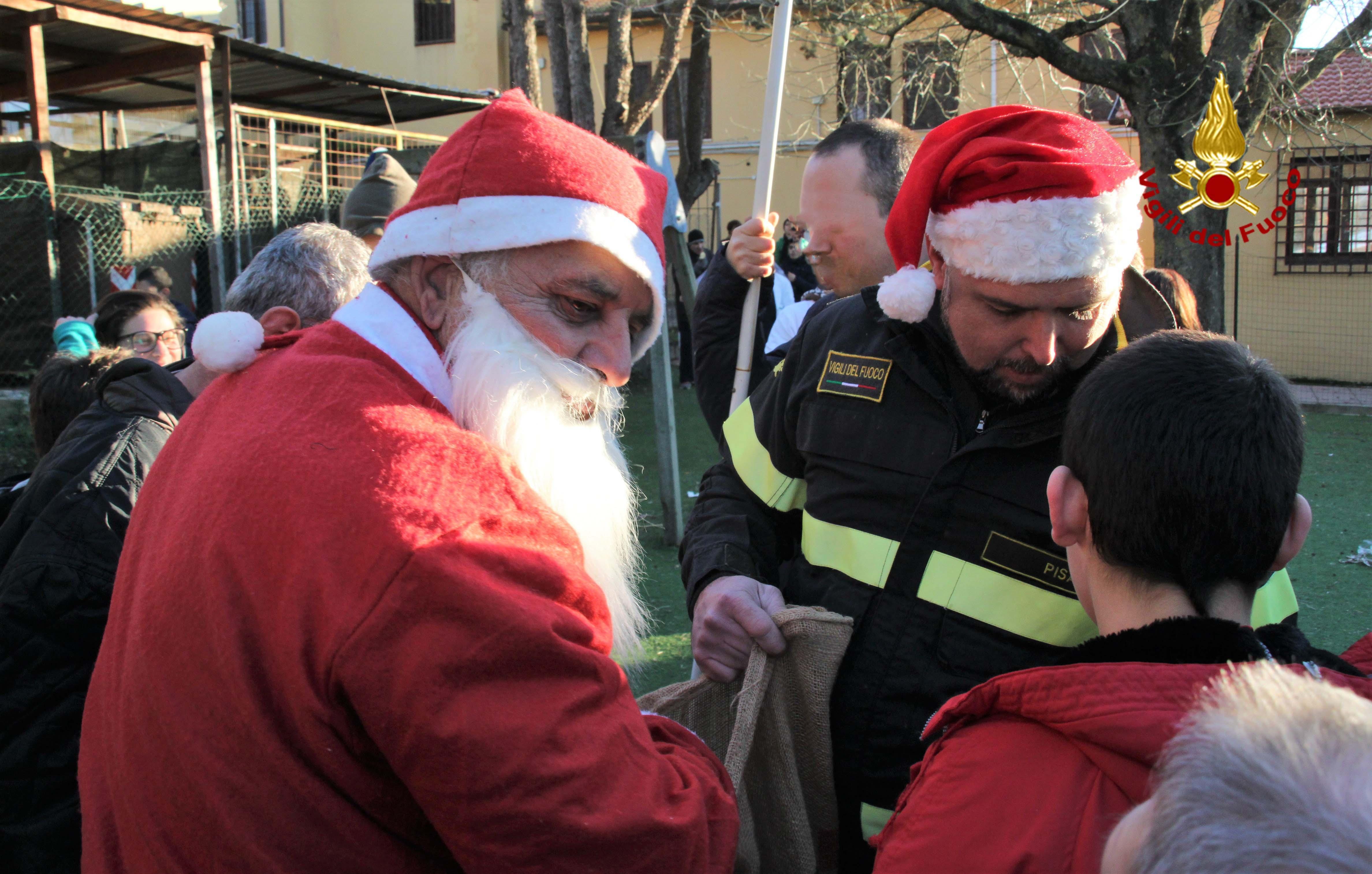 Babbo Natale dei vigili del fuoco alla Stella Maris