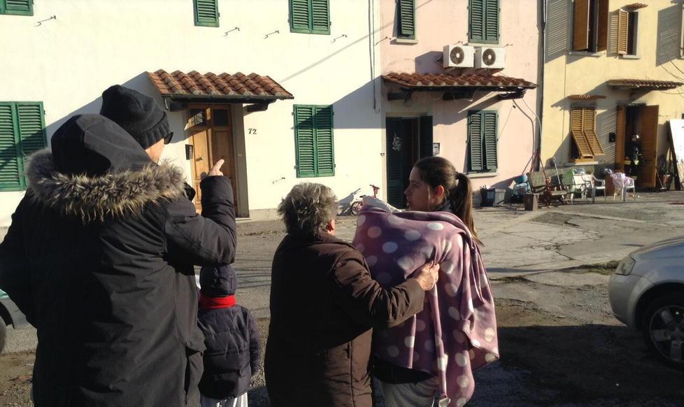 Fiamme in cucina, due famiglie evacuate