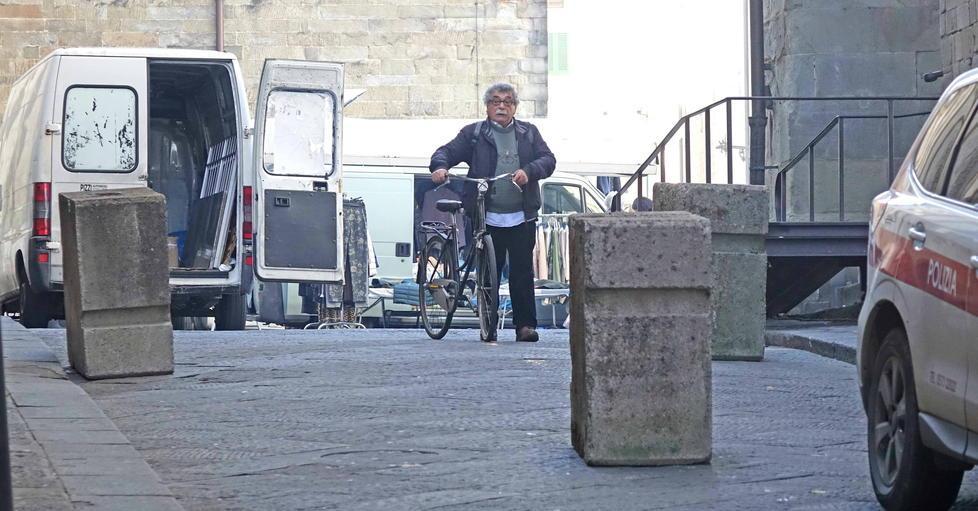 Blocchi di cemento e fioriere contro gli attentati terroristici