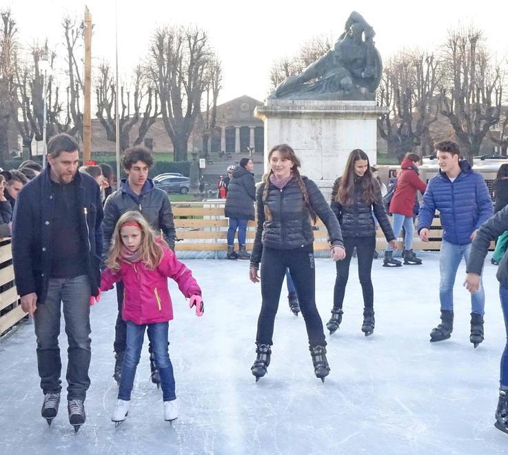 Un Natale sui pattini in piazza San Francesco 