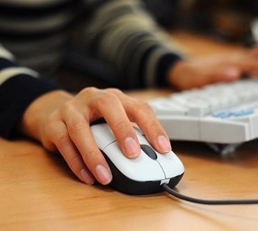 Vende escavatore online ma riceve assegno falso 