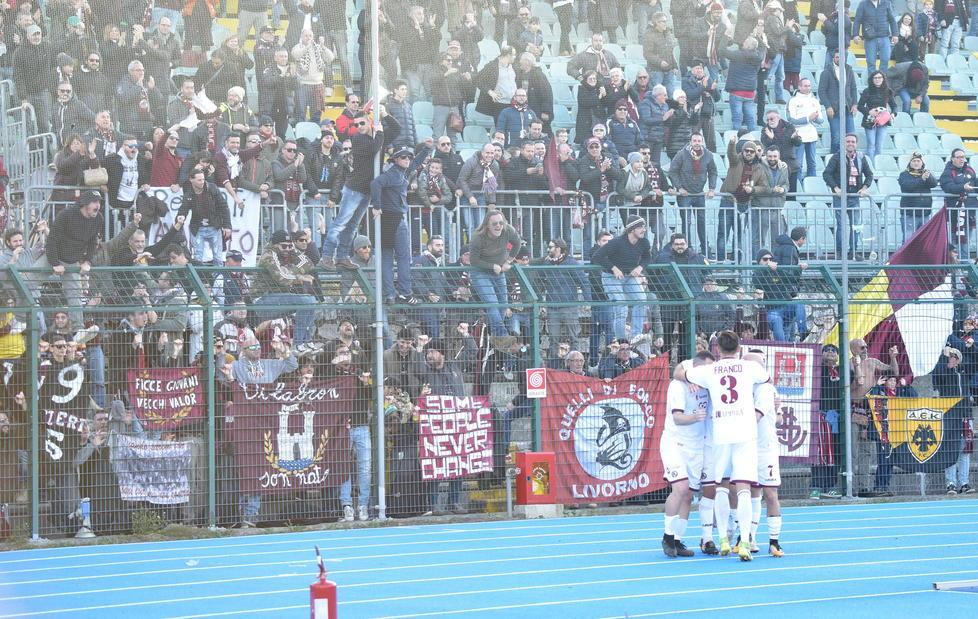 800 tifosi in trasferta per festeggiare il Natale in anticipo