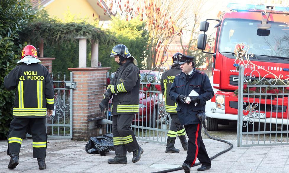 Luci di Natale a fuoco Mamma muore in casa 