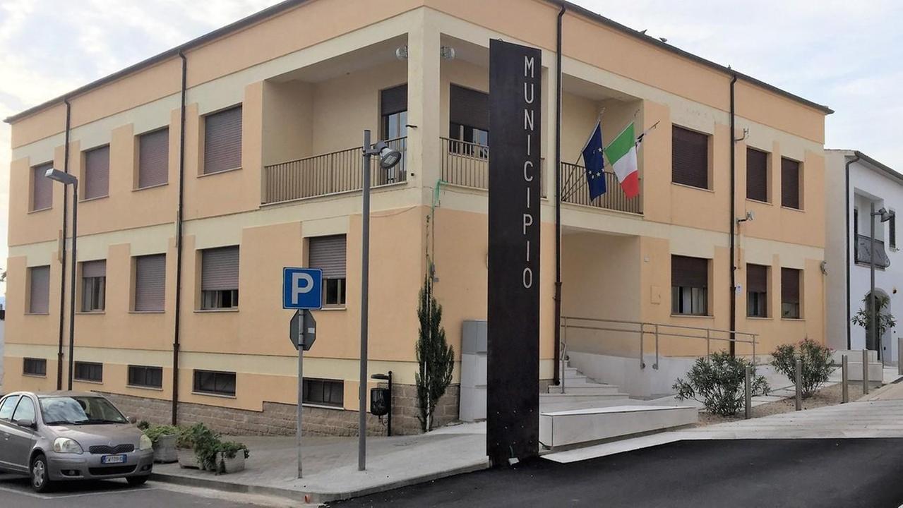 Cassaforte sui piedi ferito un allevatore